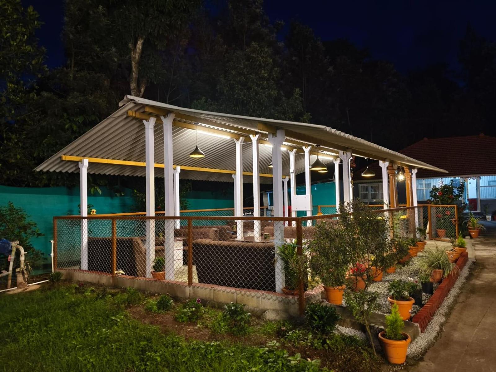 Lake Flower Homestay