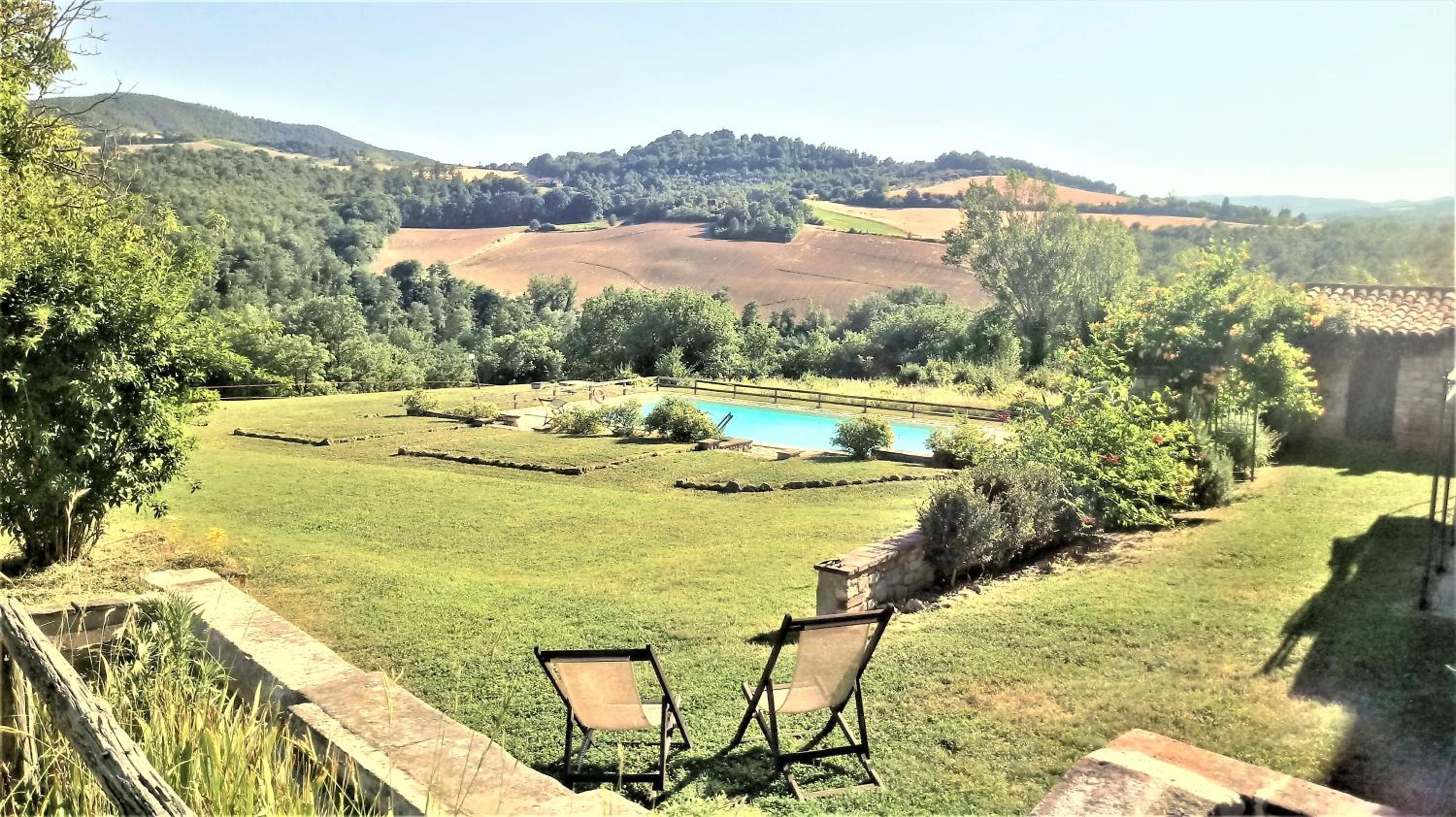 Umbrian Farmhouse Retreat with Private Pool and Garden view 4