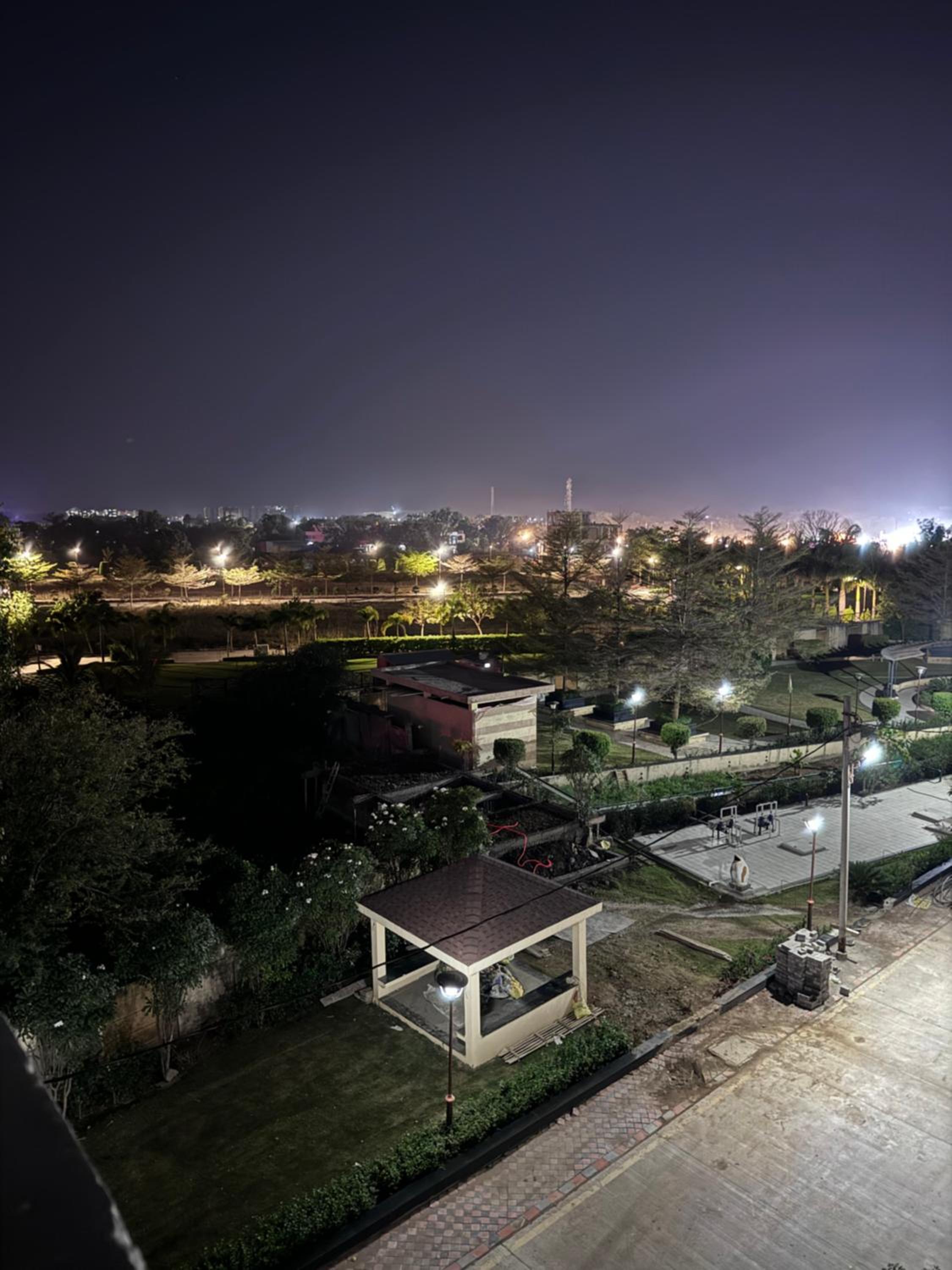 Skyline Abode - Penthouse with best connectivity view 4