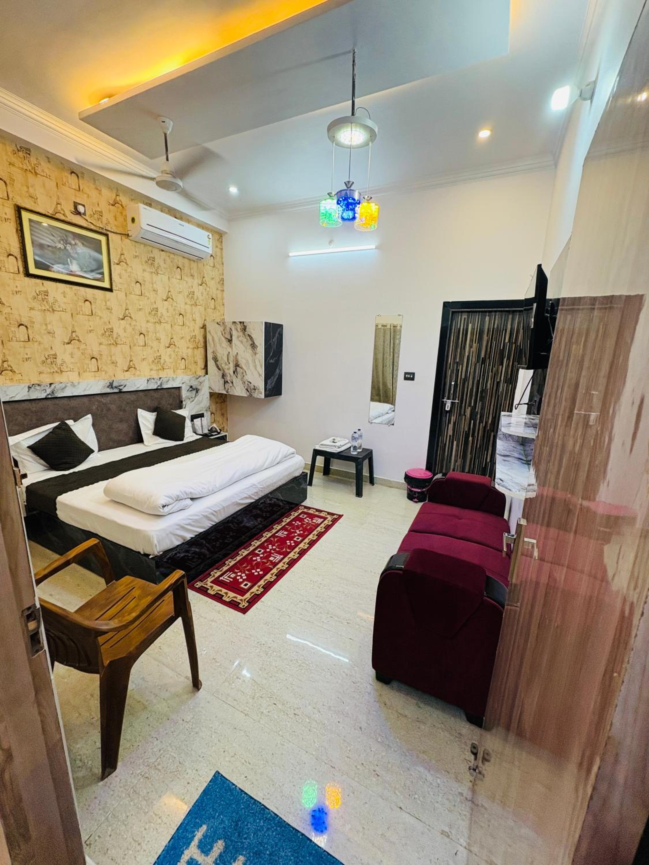 Shri Radhe Radhe Guest House In-front of Ram Janam Bhumi Main Gate Fully AC All Rooms view 3