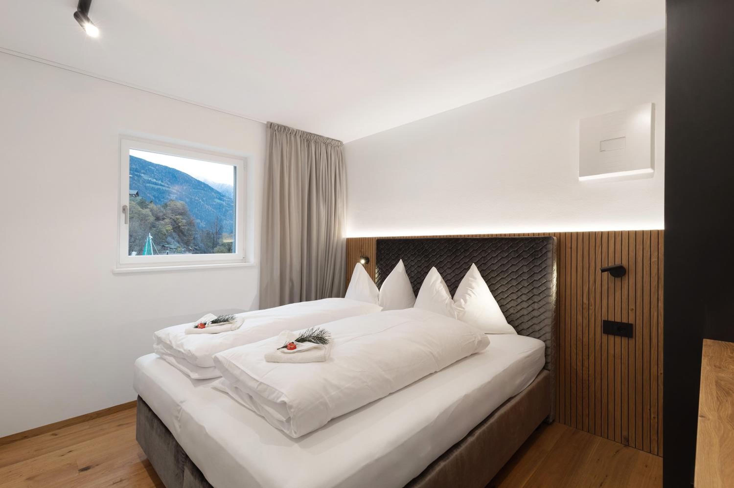 Paradeis Apartments
