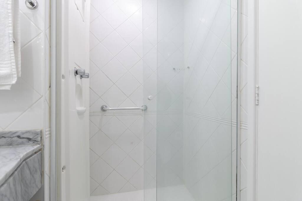 Lindo Flat em Pinheiros na rua Oscar Freire e Próximo Hospital das Clinicas