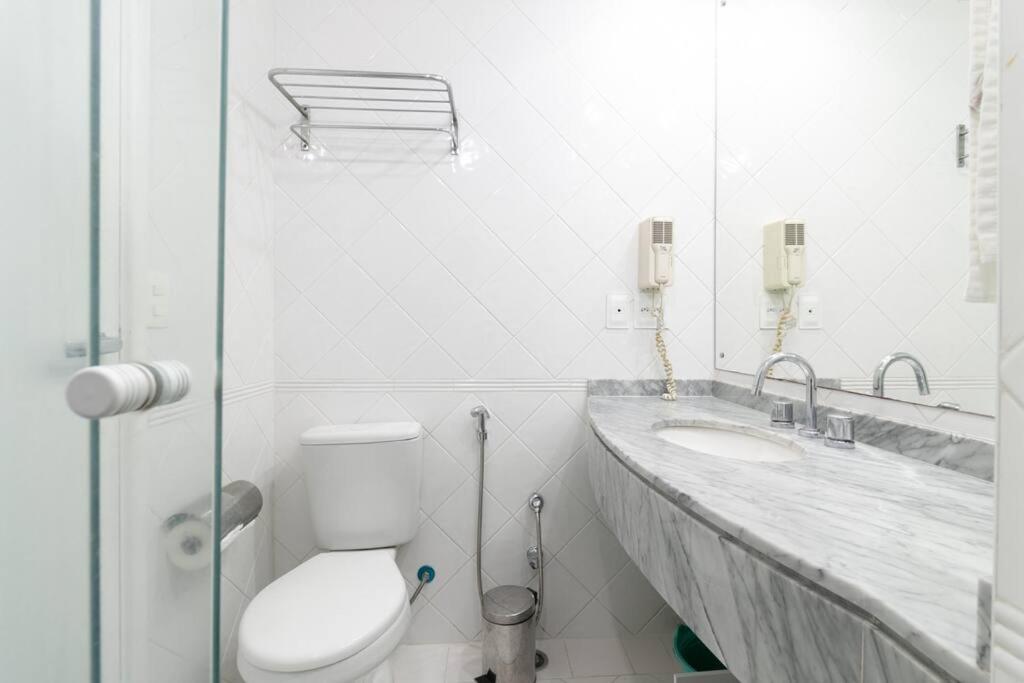 Lindo Flat em Pinheiros na rua Oscar Freire e Próximo Hospital das Clinicas