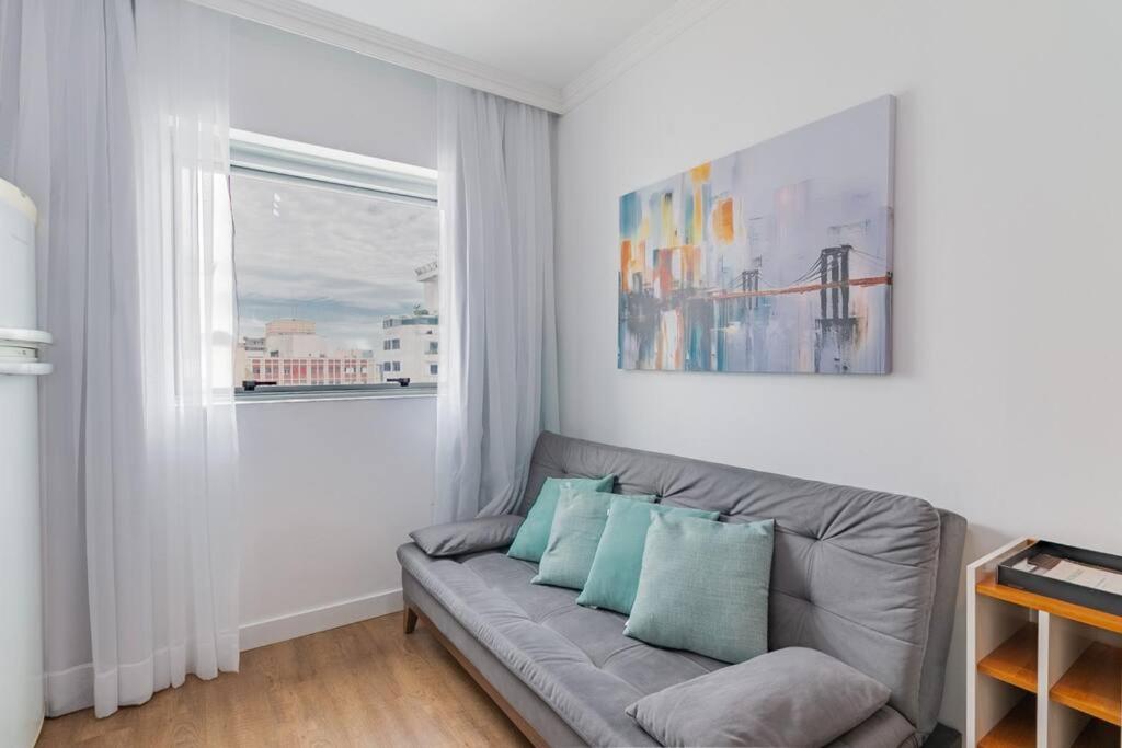 Lindo Flat em Pinheiros na rua Oscar Freire e Próximo Hospital das Clinicas