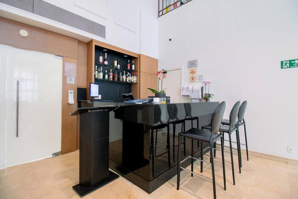 Lindo Flat em Pinheiros na rua Oscar Freire e Próximo Hospital das Clinicas