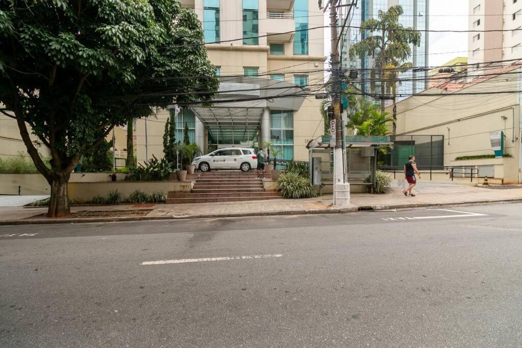 Lindo Flat em Pinheiros na rua Oscar Freire e Próximo Hospital das Clinicas