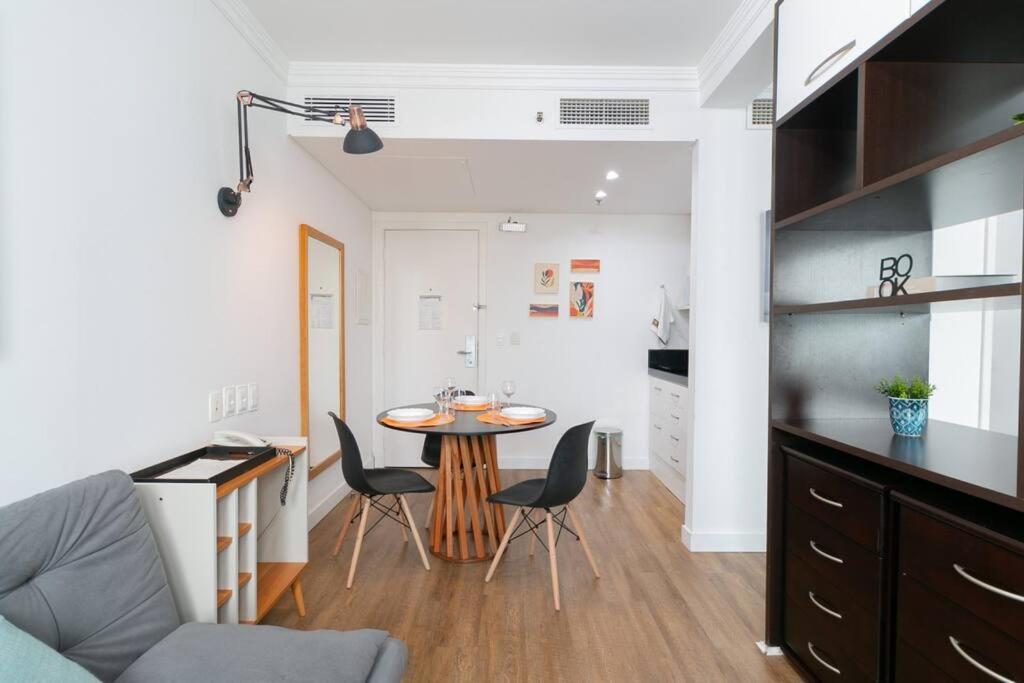 Lindo Flat em Pinheiros na rua Oscar Freire e Próximo Hospital das Clinicas