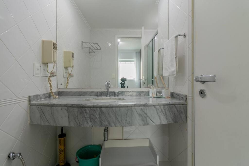 Lindo Flat em Pinheiros na rua Oscar Freire e Próximo Hospital das Clinicas