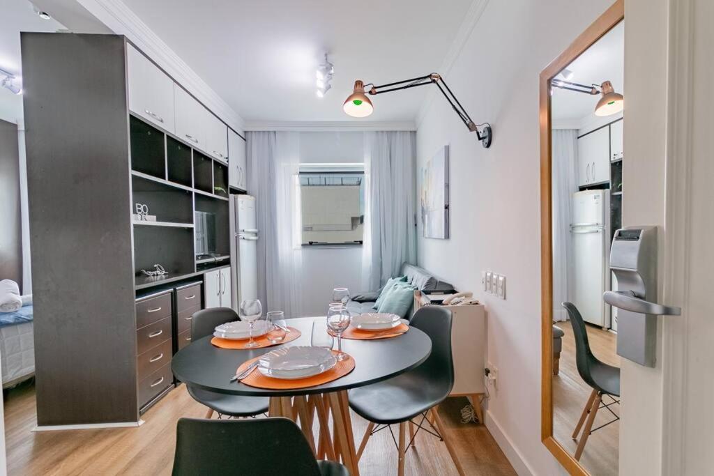 Lindo Flat em Pinheiros na rua Oscar Freire e Próximo Hospital das Clinicas