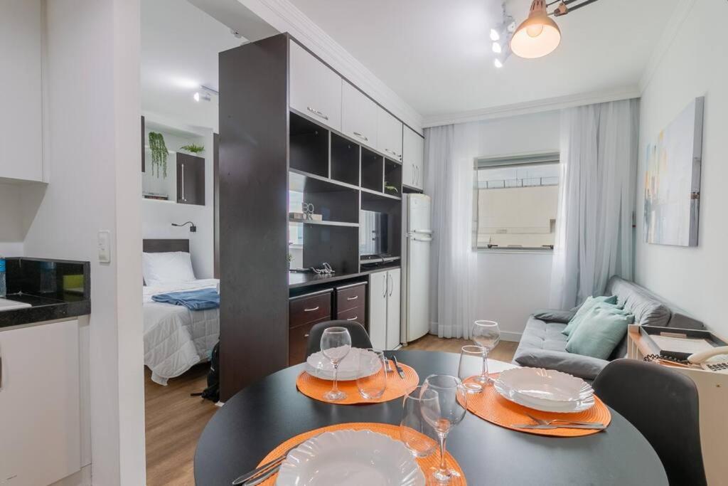 Lindo Flat em Pinheiros na rua Oscar Freire e Próximo Hospital das Clinicas