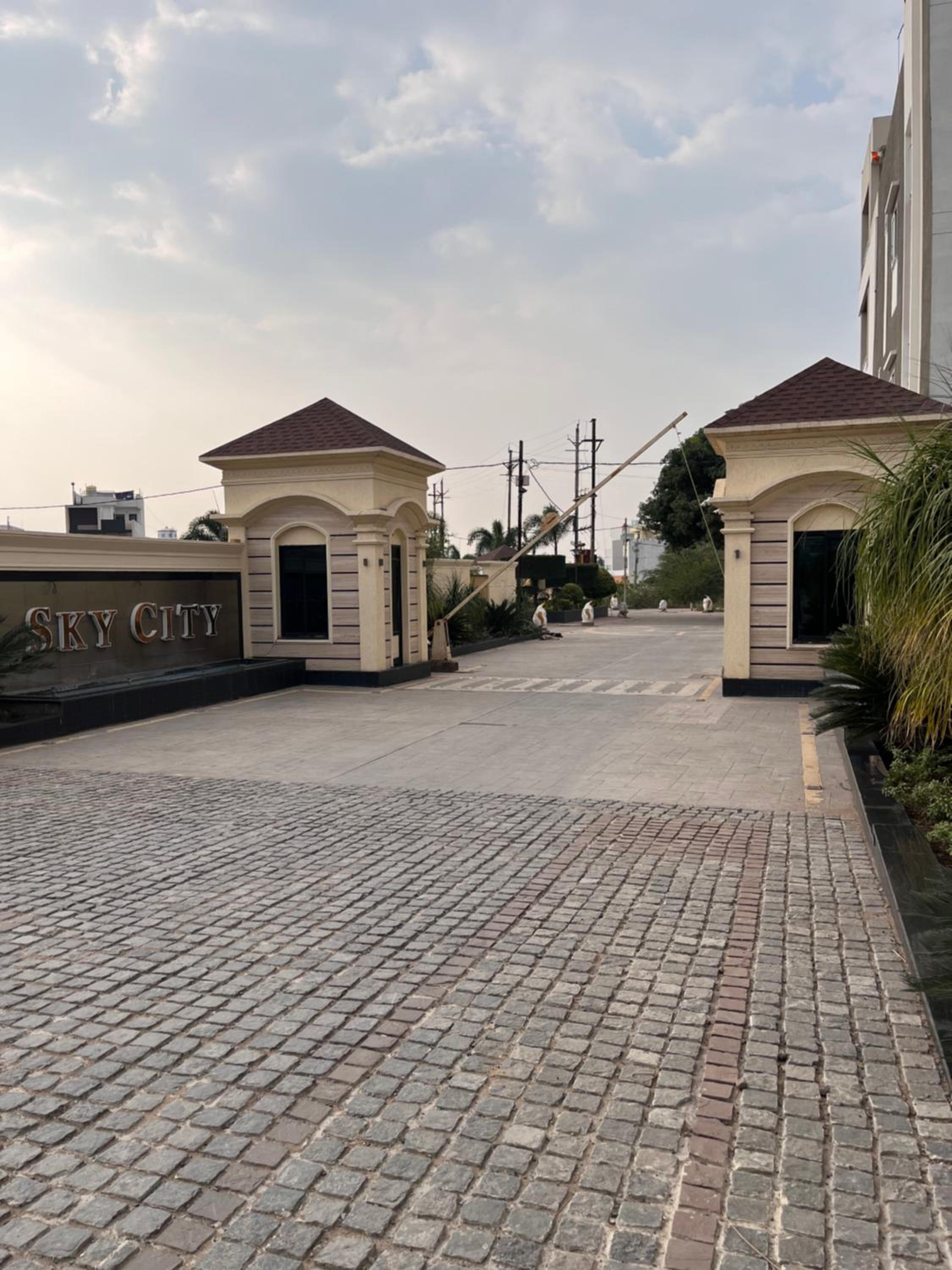 Skyline Abode - Penthouse with best connectivity view 3