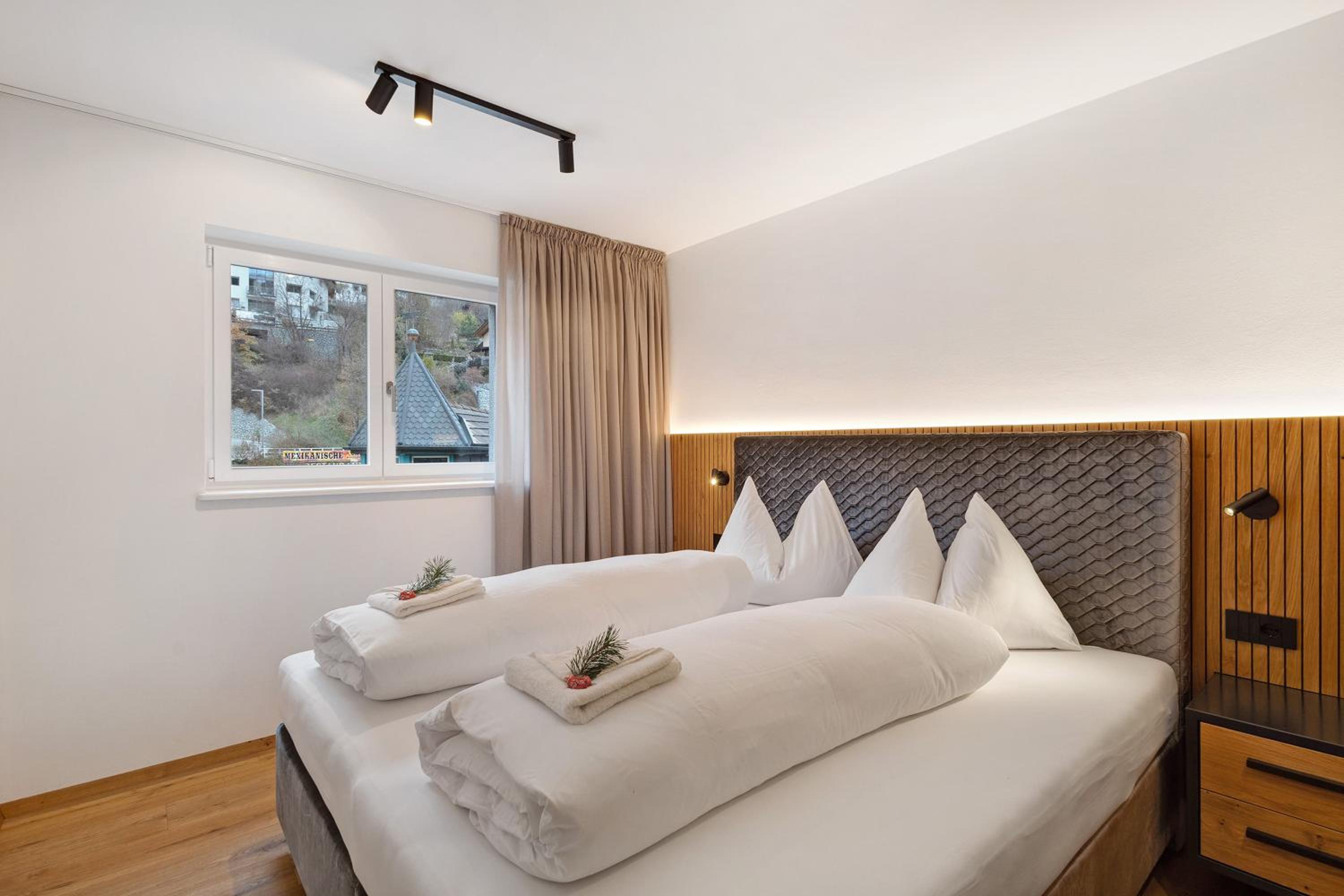 Paradeis Apartments