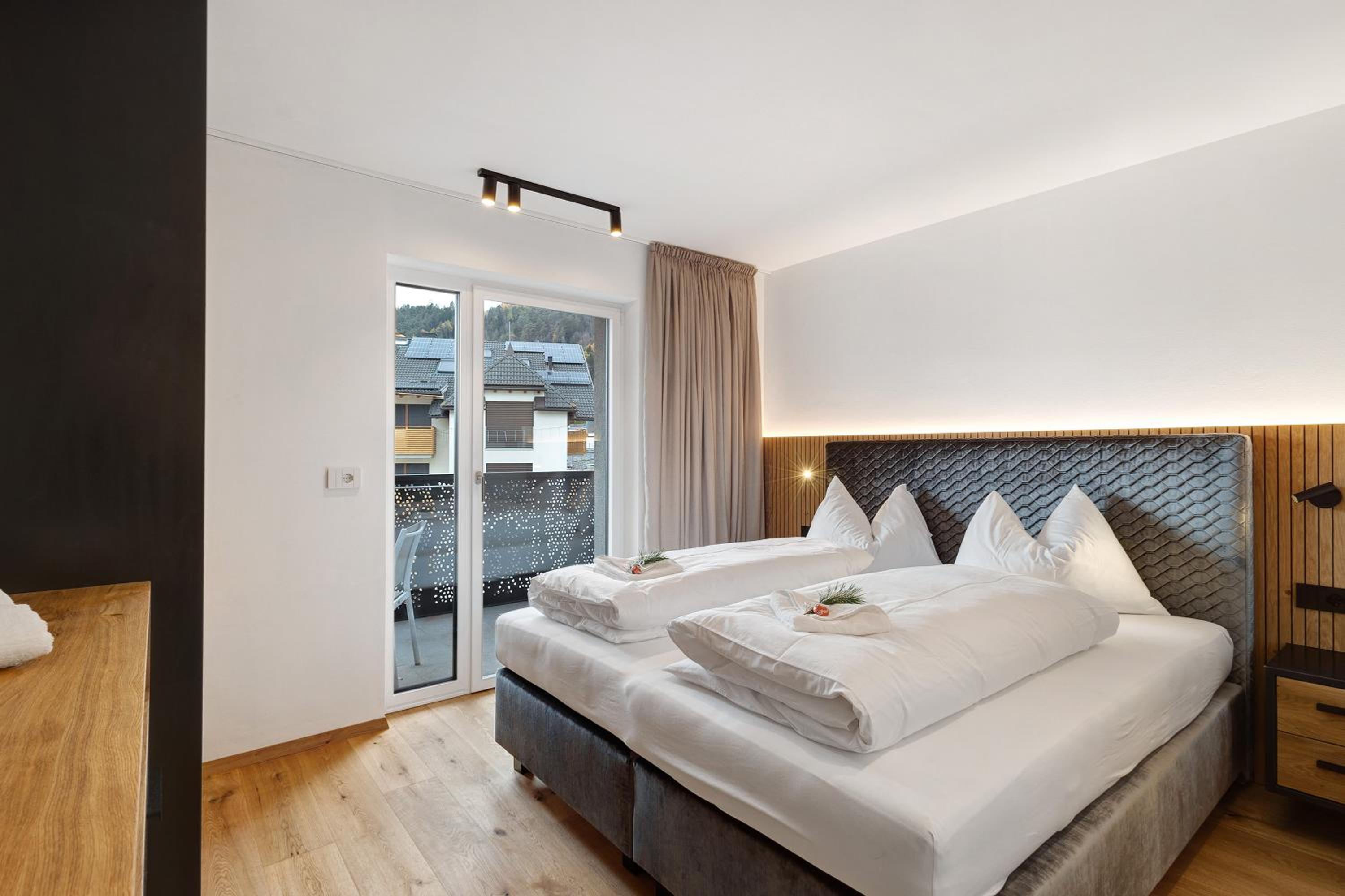 Paradeis Apartments