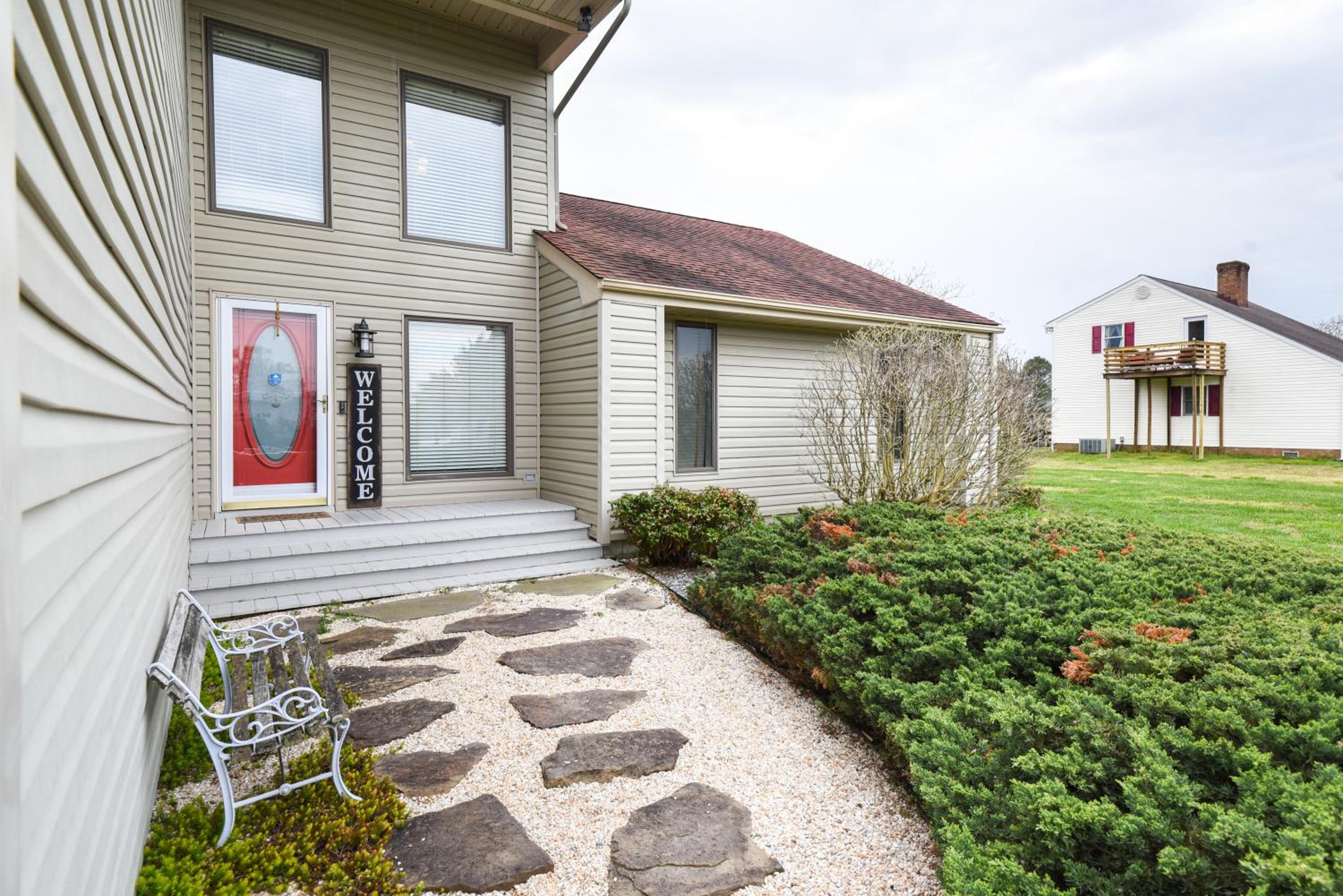 Countryside Retreat - Fire Pit, Pool, Movie & Game Room view 2