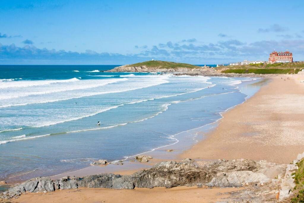 Modern Apartment nr Fistral Beach Private Parking view 2