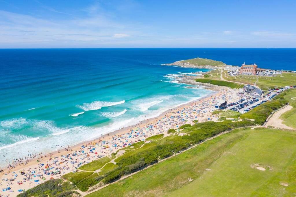 Modern Apartment nr Fistral Beach Private Parking view 4