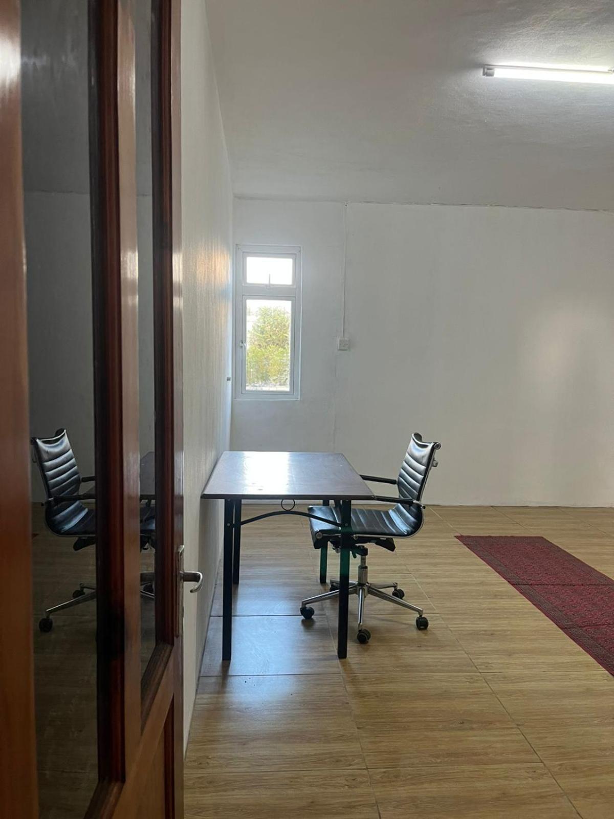 Lavish apartment photo 4