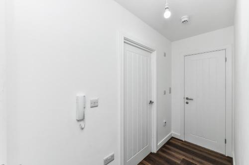 Church Street Flat 6 - Minimalist Studio in Basford view 5