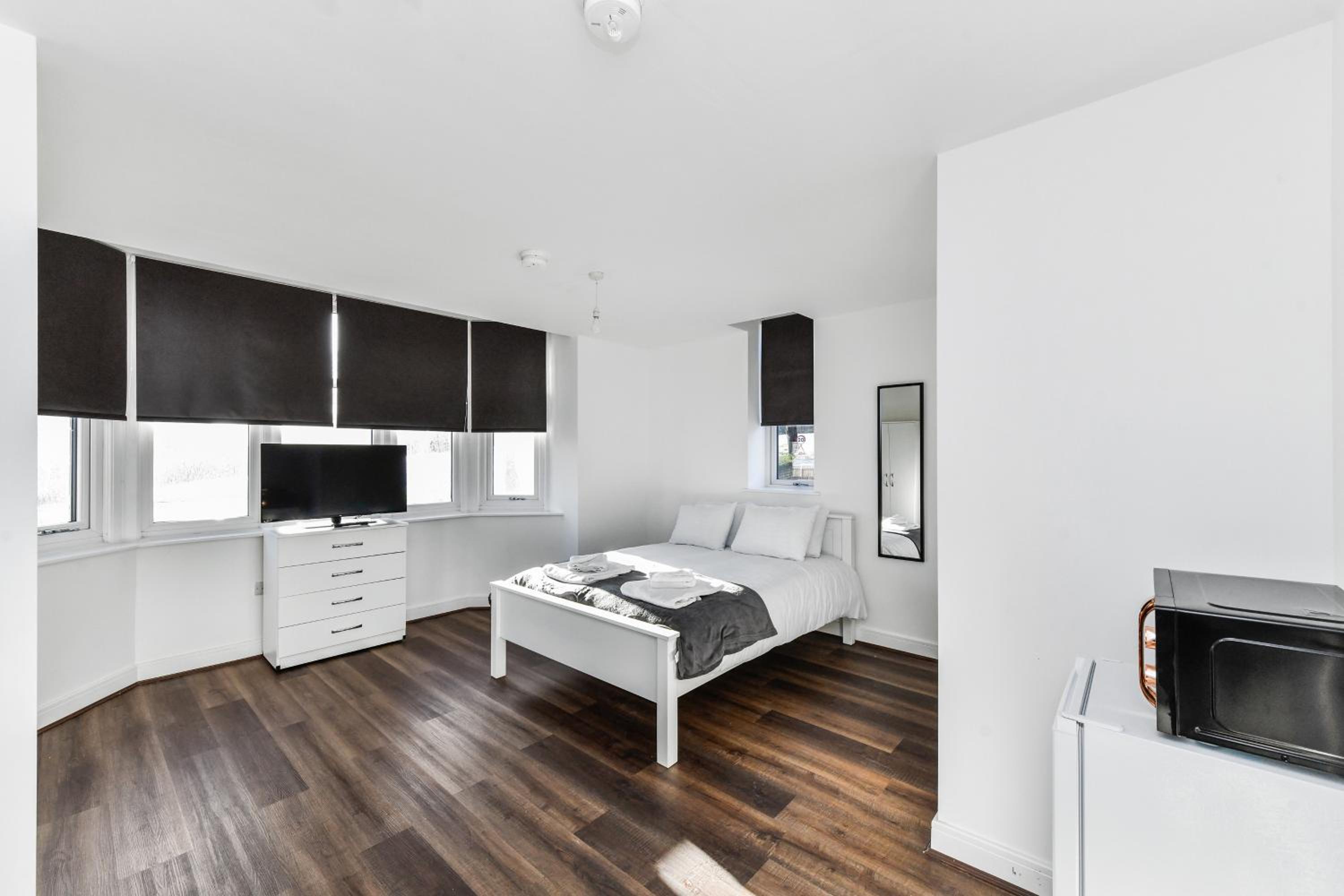 Church Street Flat 6 - Minimalist Studio in Basford view 4
