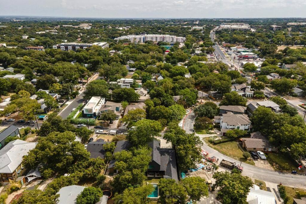 NEW 4 BDRM I Heated Pool Prime Location Mins to DT view 2