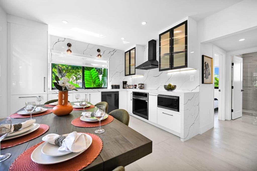 Stylish Modern Home near Wynwood & Design District