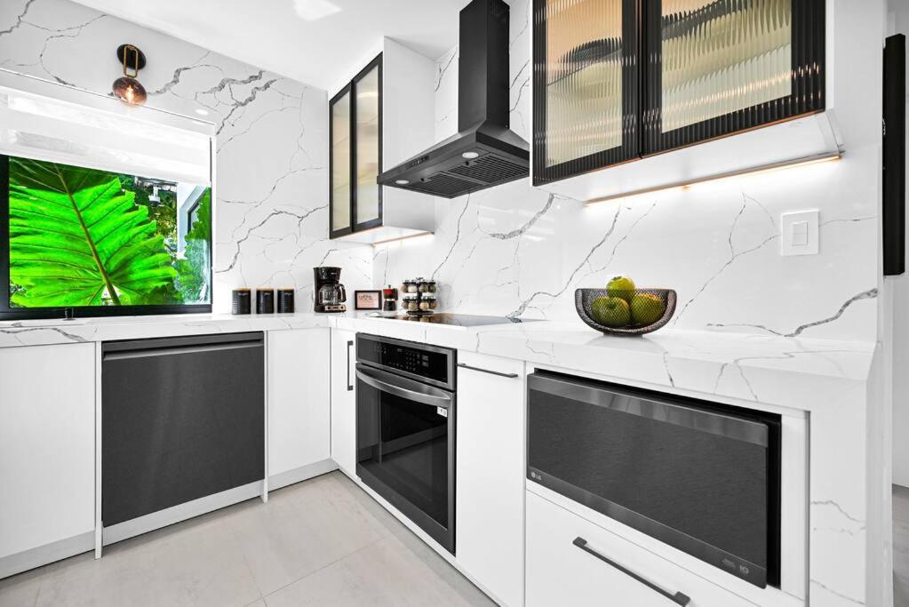 Stylish Modern Home near Wynwood & Design District