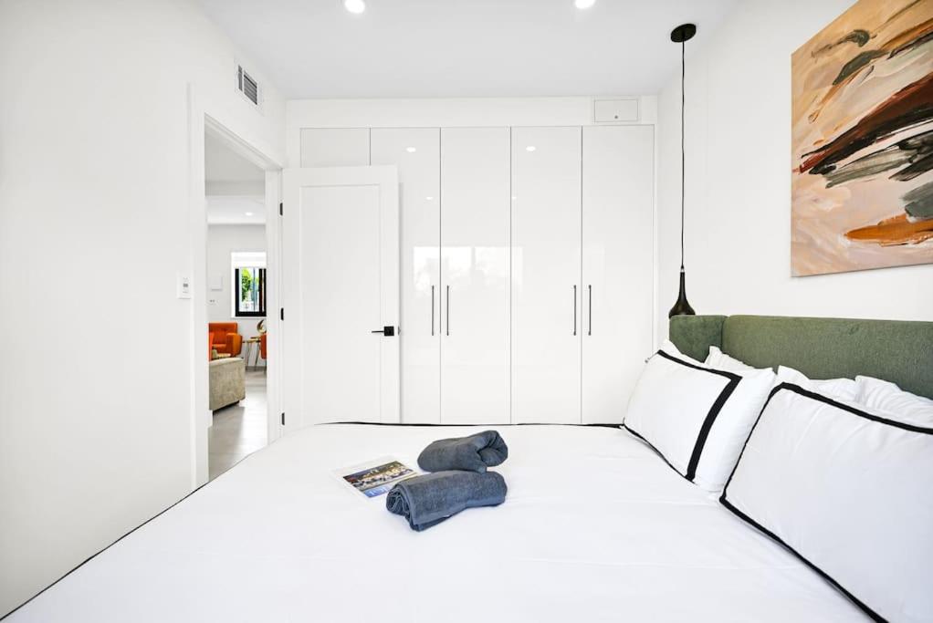Stylish Modern Home near Wynwood & Design District