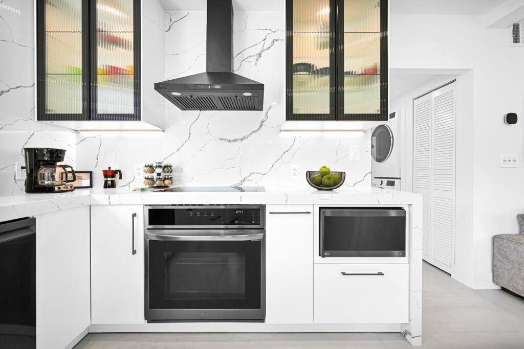 Stylish Modern Home near Wynwood & Design District