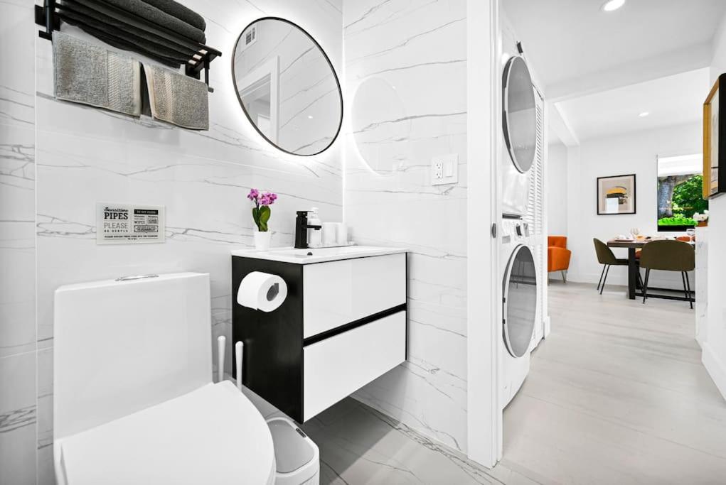 Stylish Modern Home near Wynwood & Design District