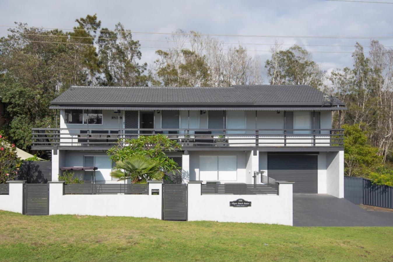 Skyes Beach House - The Entertainer - Group Saver