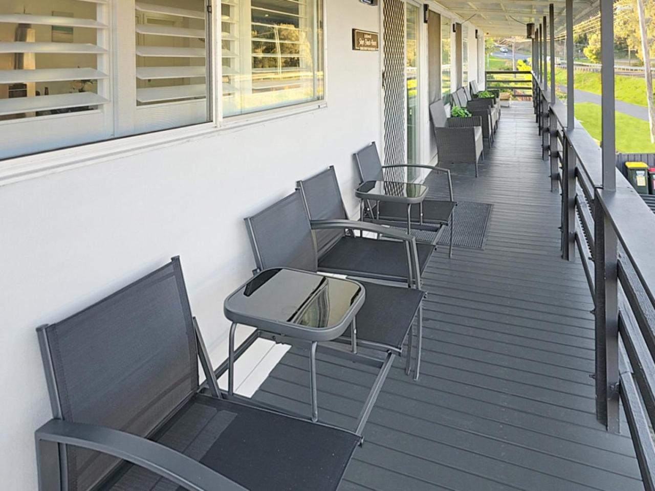 Skyes Beach House - The Entertainer - Group Saver