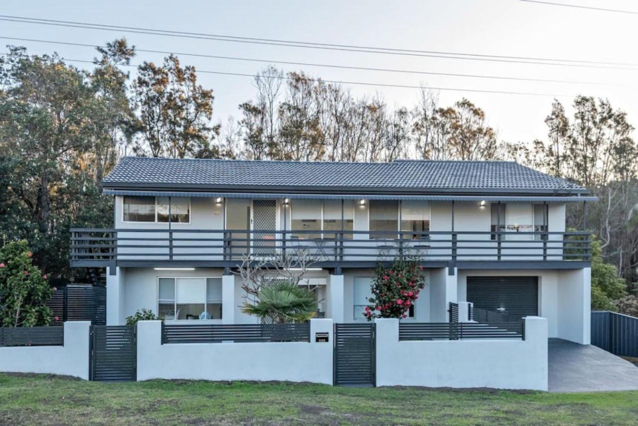 Skyes Beach House - The Entertainer - Group Saver
