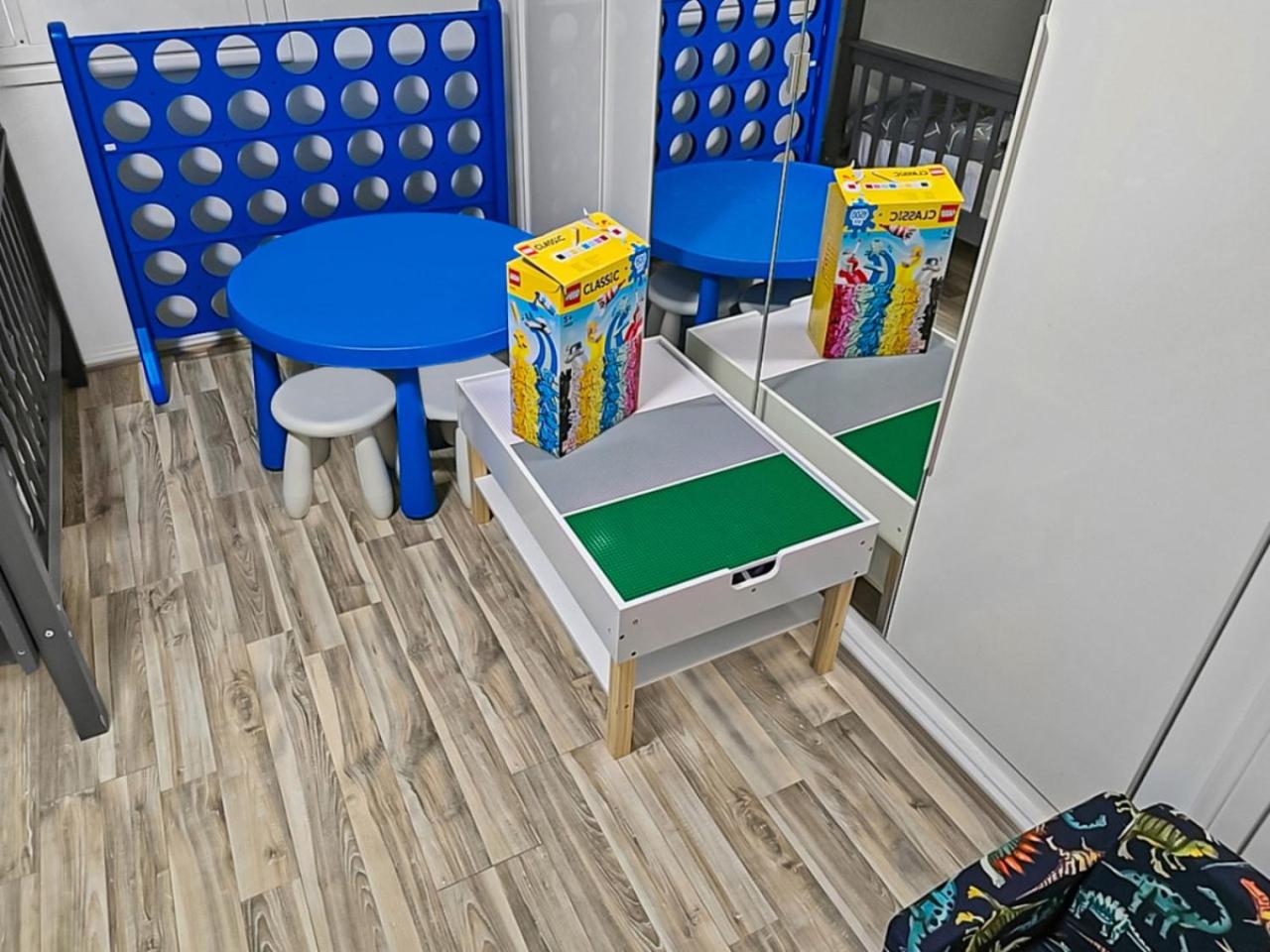 Skyes Beach House - The Entertainer - Group Saver