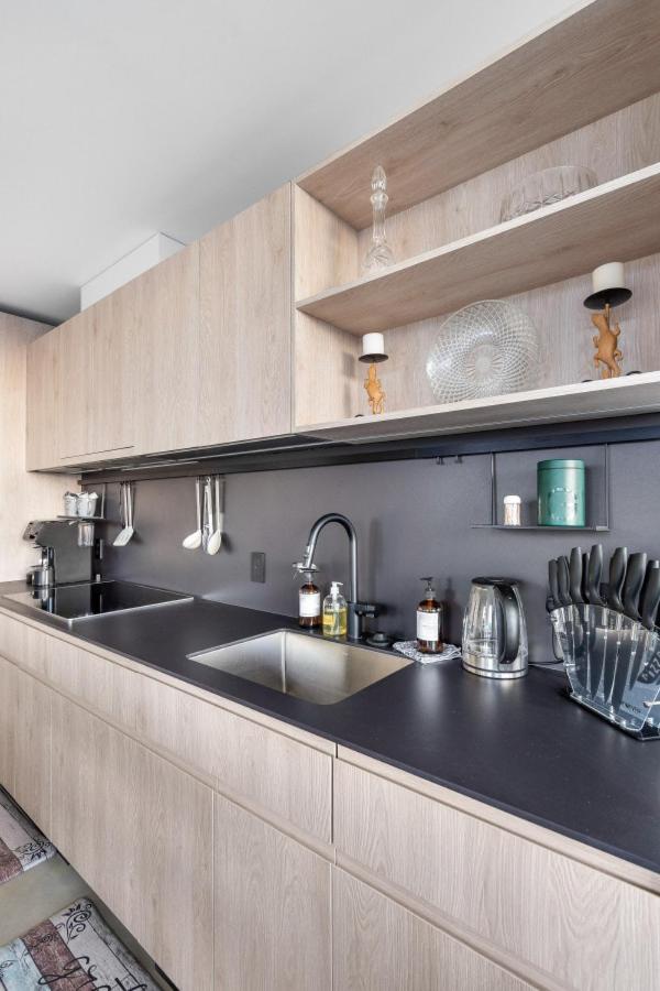 Stylish & Modern 2-Bedroom Apartment