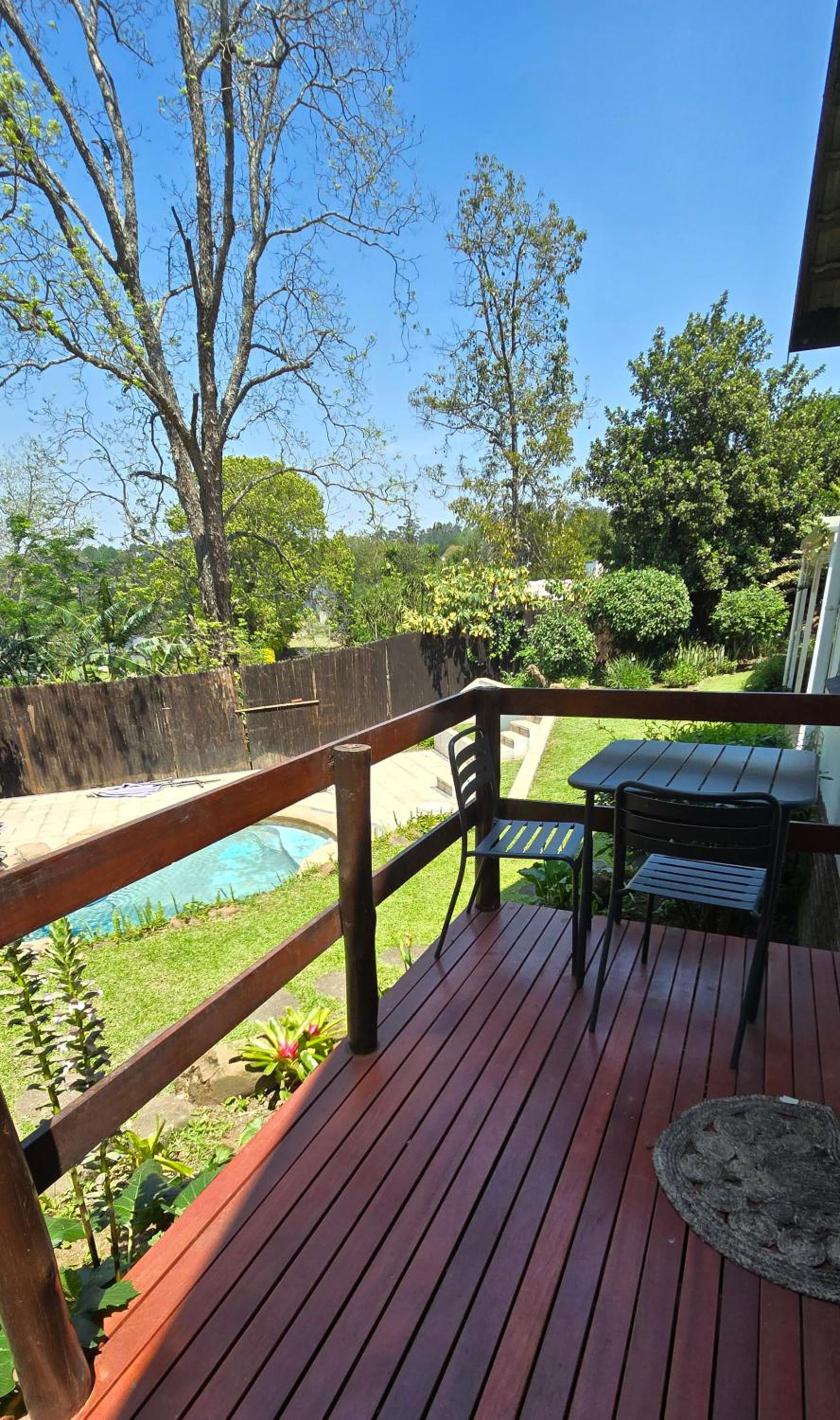 Angazi Guesthouse Unit 2 - Upmarket one bedroom apartment with pool view 2