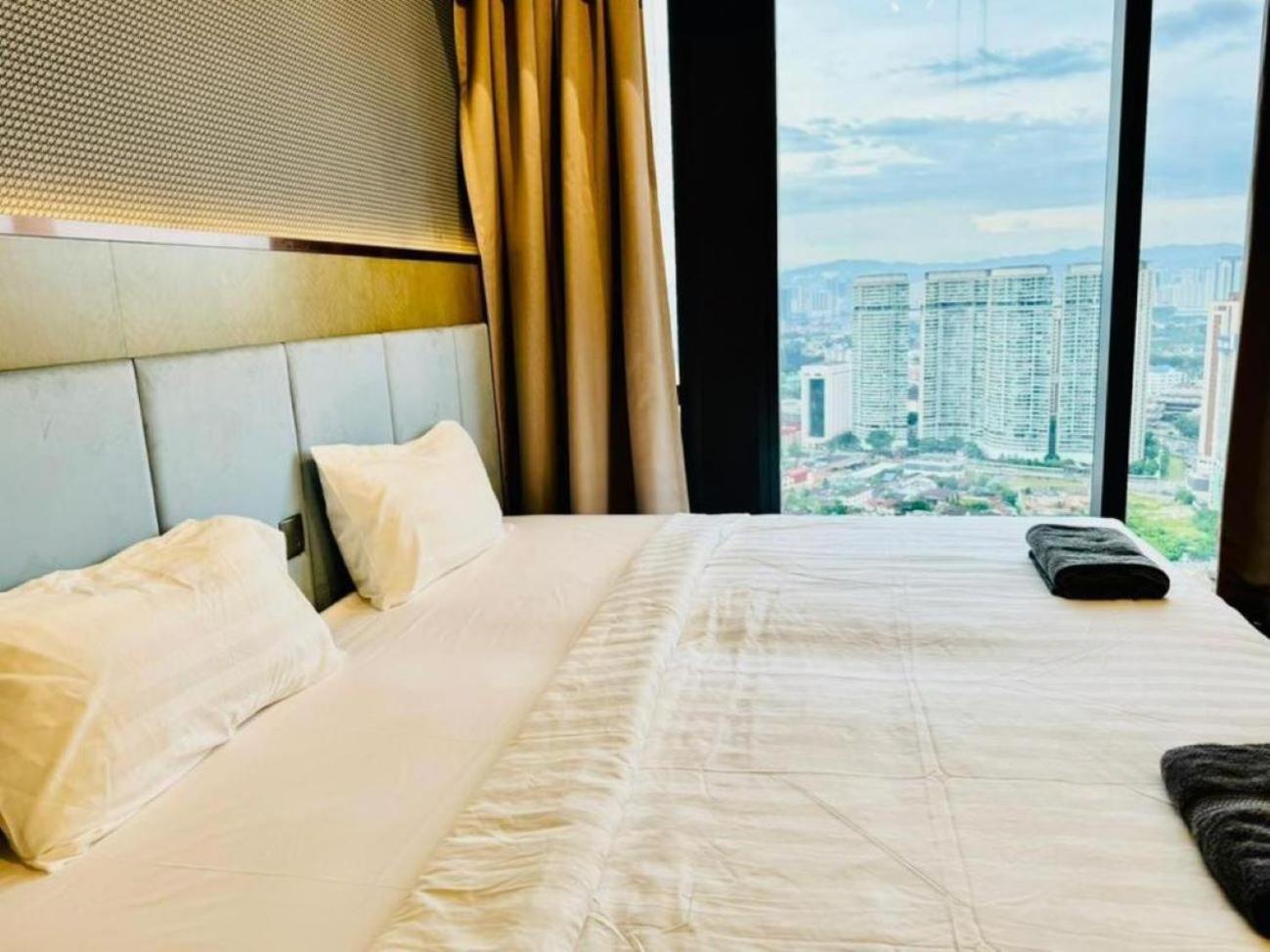 Vortex Suites KLCC By Cozy White