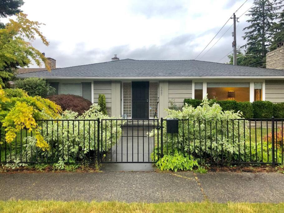 Seattle Vacations - Private Apt SAUNA, kitchen, living room - Property Image 1