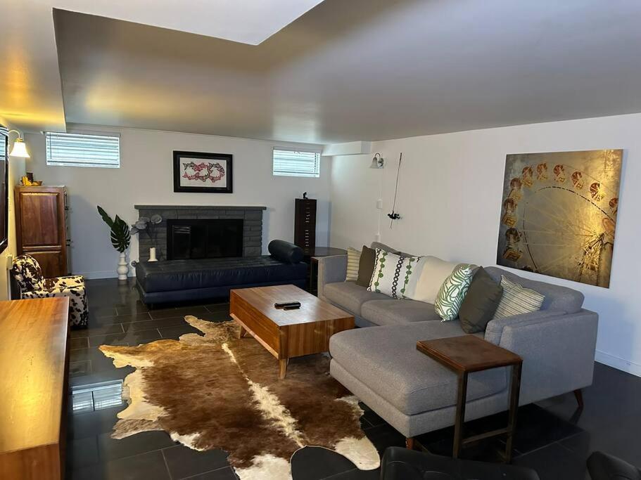 Seattle Vacations - Private Apt SAUNA, kitchen, living room - Property Image 2