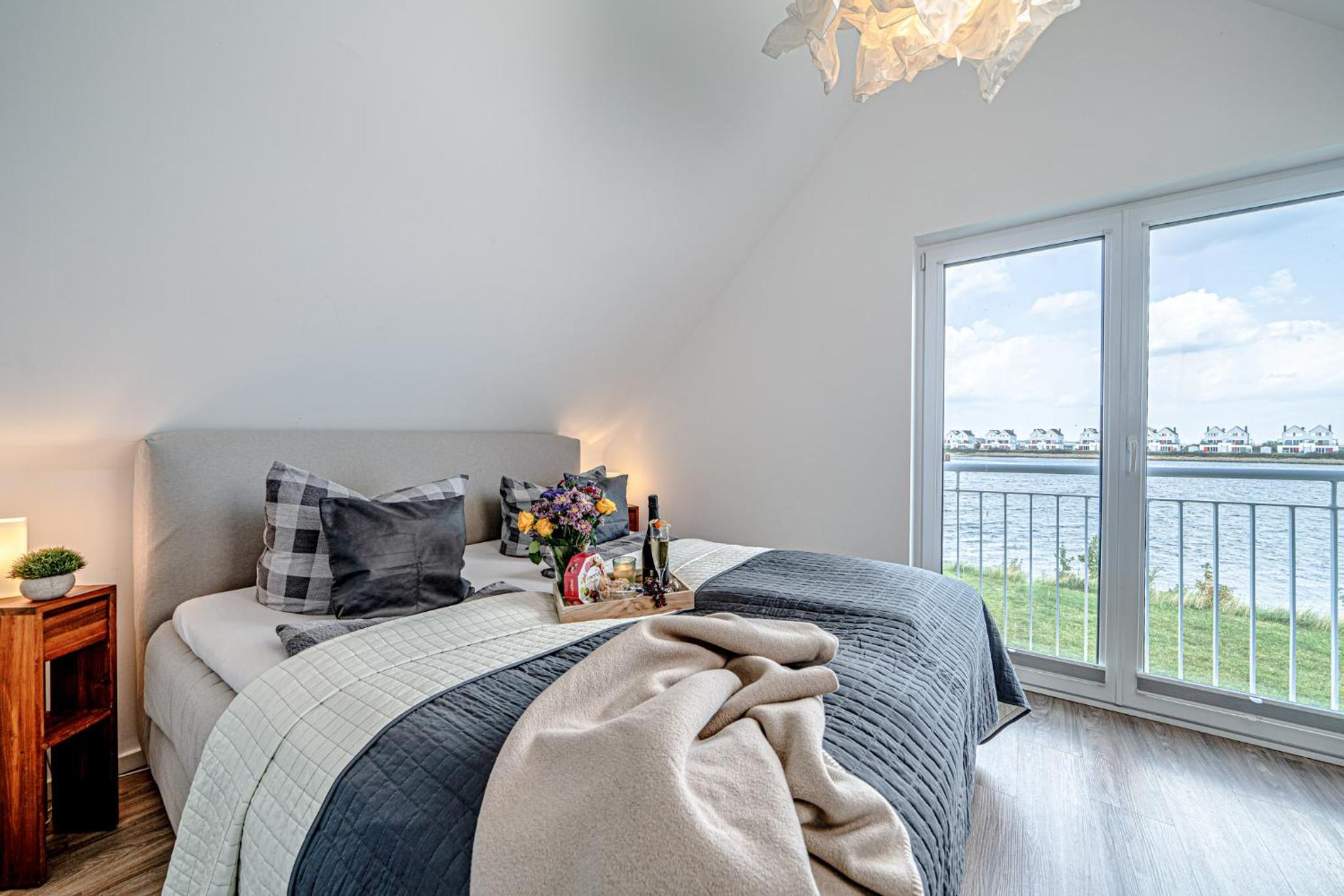 Ferienhaus An der Ostsee by Seeblick Ferien ORO, direkte Wasserlage,Sauna, E-Säule