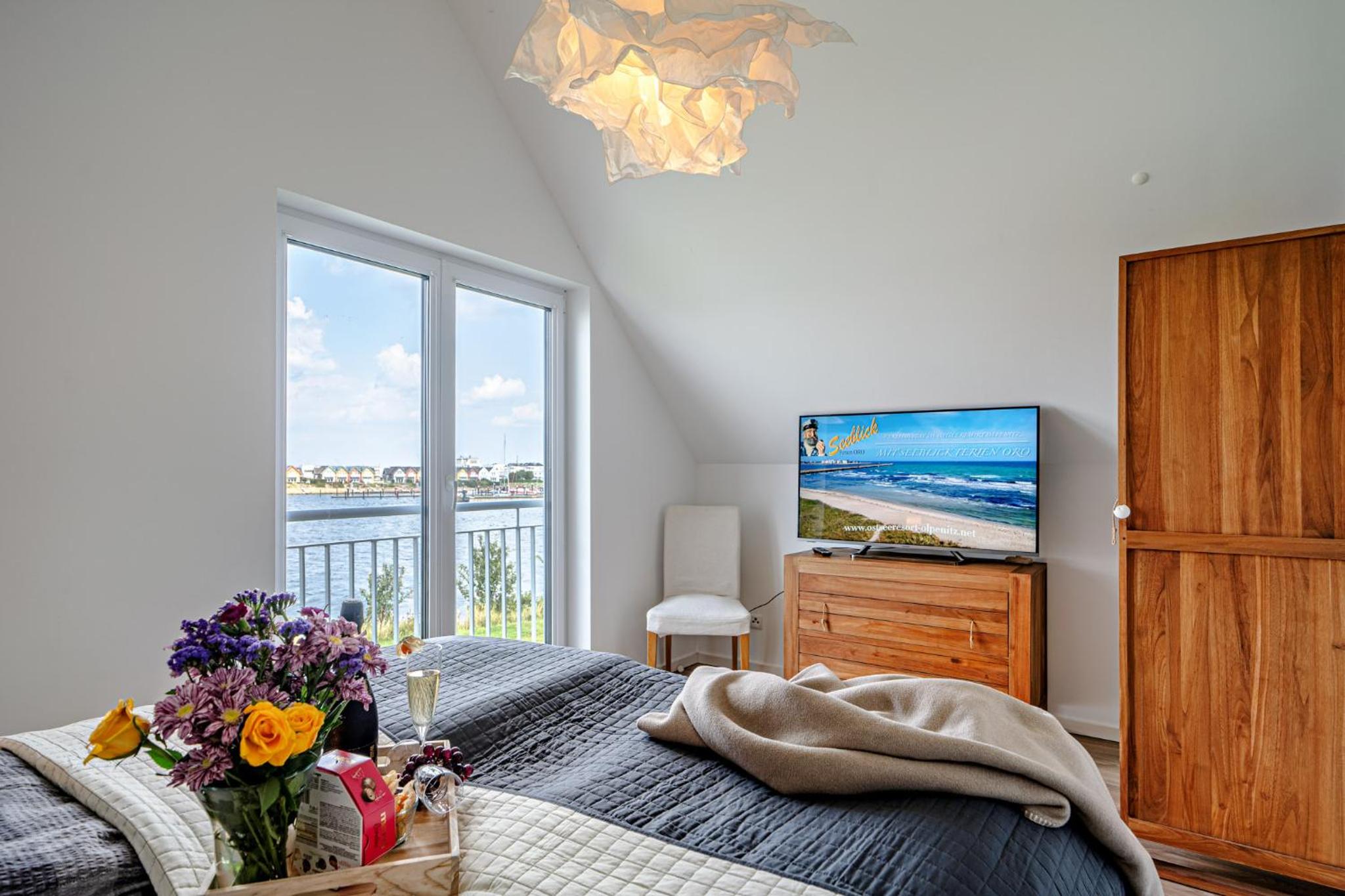 Ferienhaus An der Ostsee by Seeblick Ferien ORO, direkte Wasserlage,Sauna, E-Säule