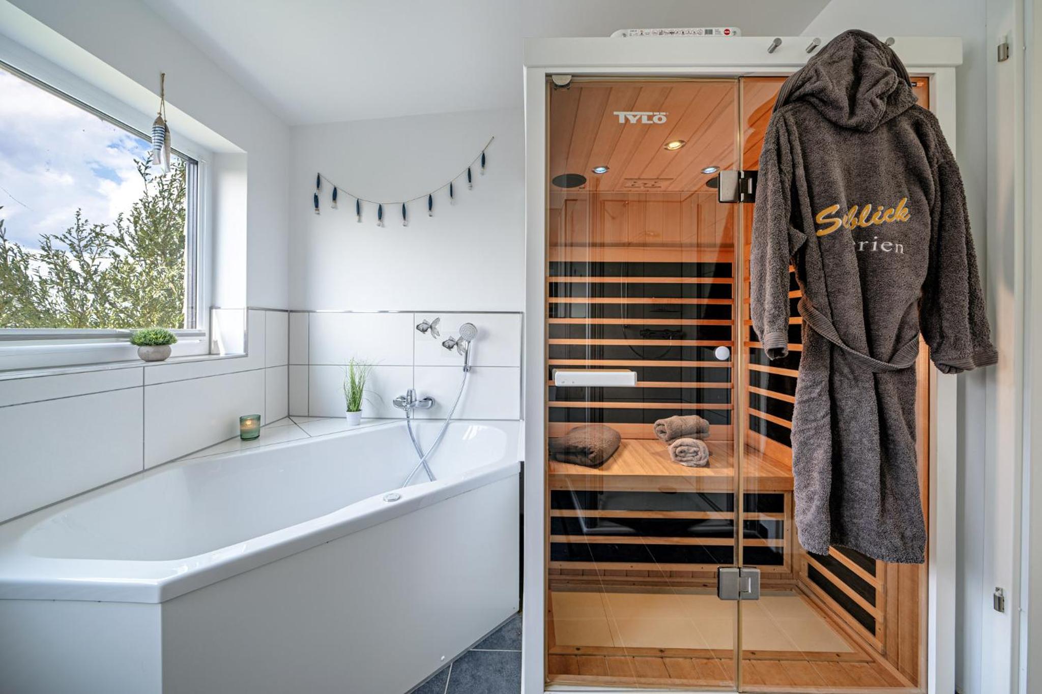 Ferienhaus An der Ostsee by Seeblick Ferien ORO, direkte Wasserlage,Sauna, E-Säule