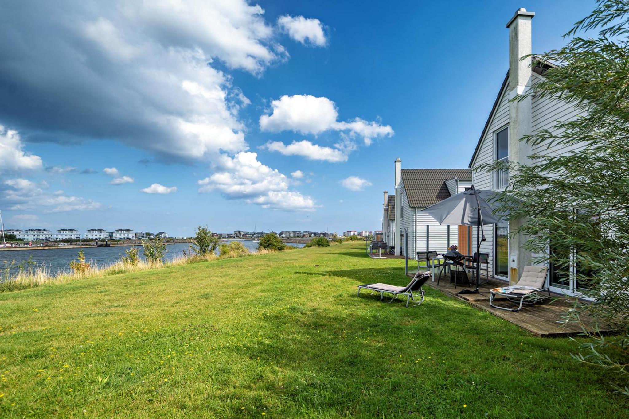 Ferienhaus An der Ostsee by Seeblick Ferien ORO, direkte Wasserlage,Sauna, E-Säule