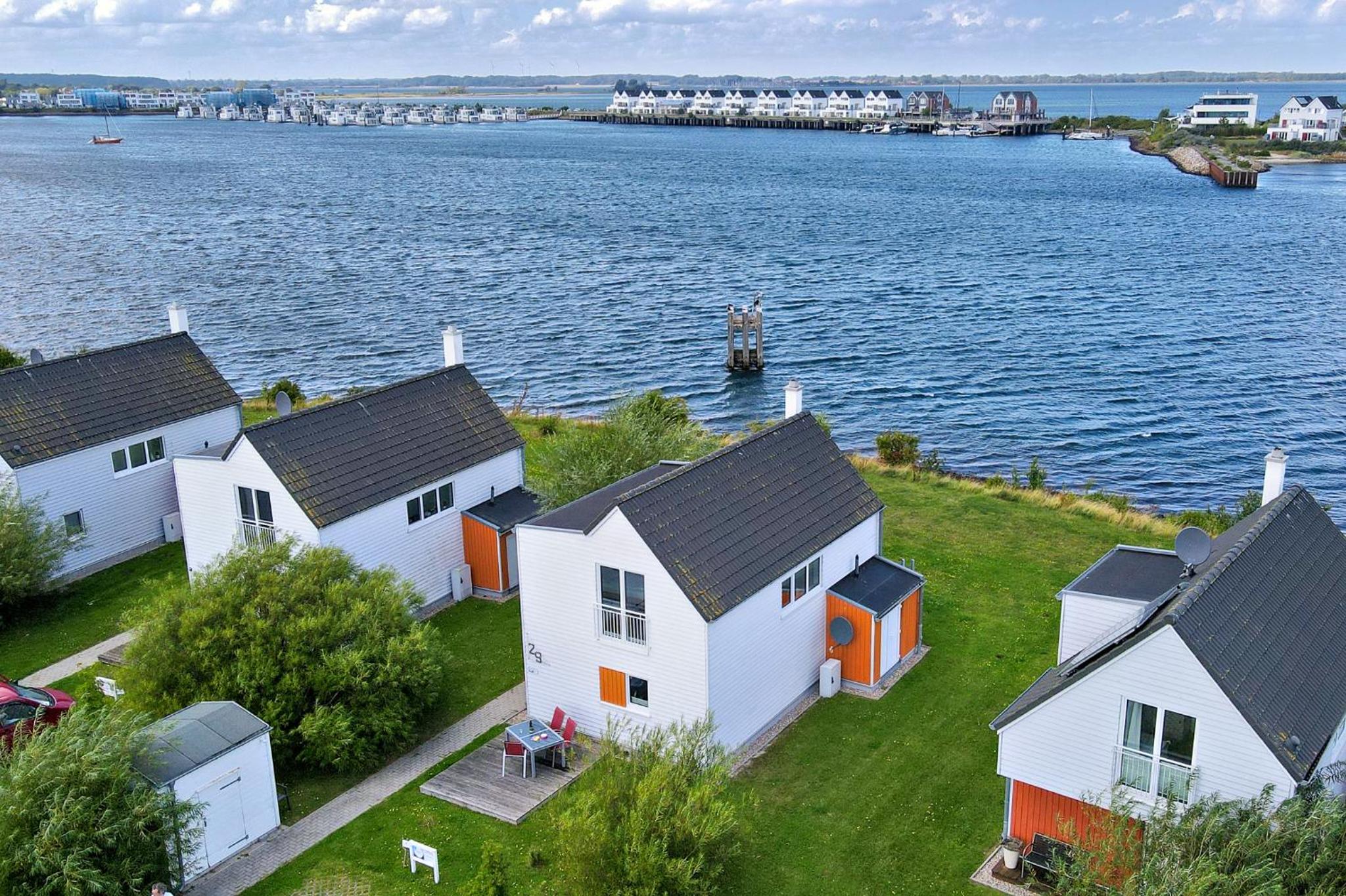 Ferienhaus An der Ostsee by Seeblick Ferien ORO, direkte Wasserlage,Sauna, E-Säule