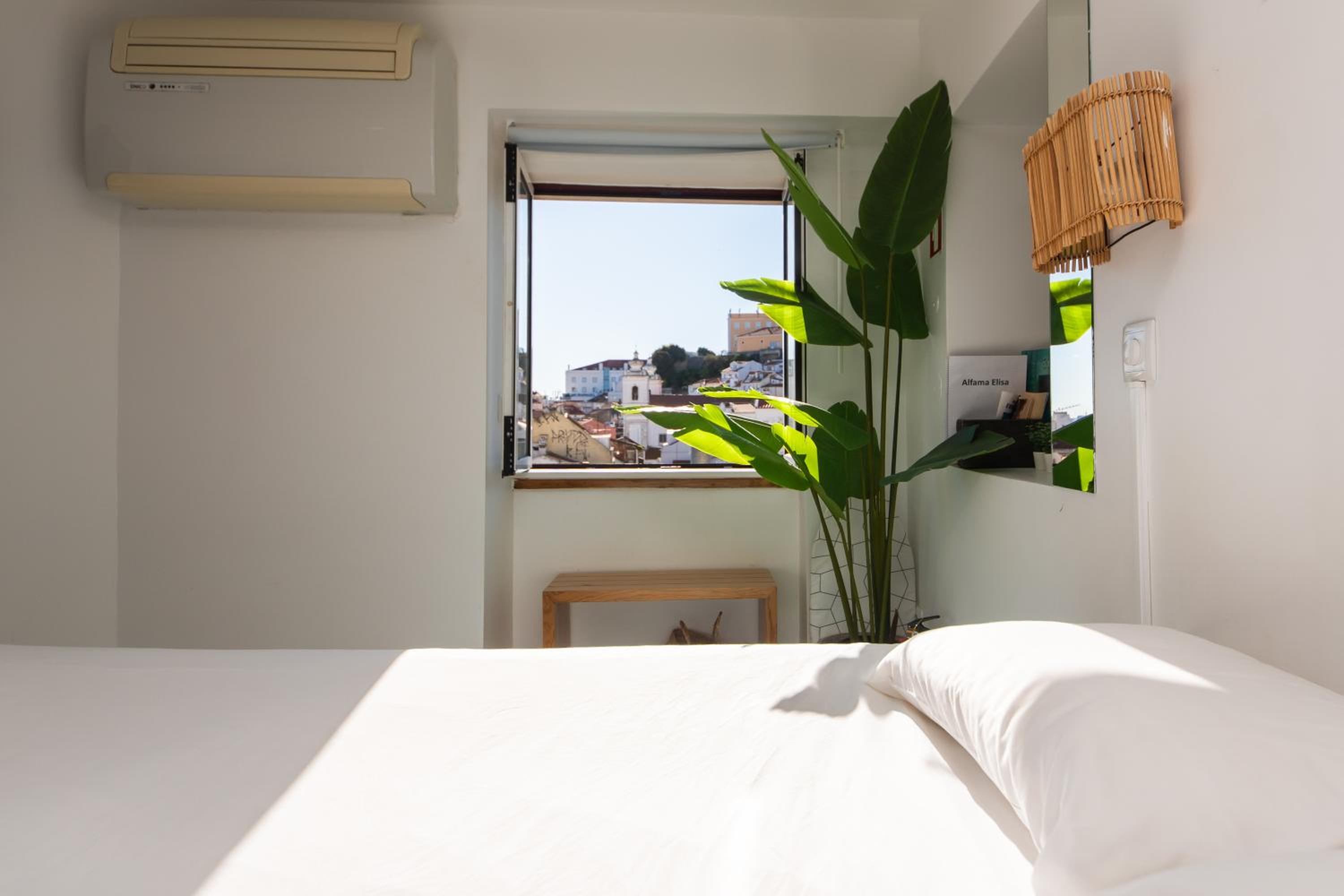Stunning River View Studio in Historic Alfama