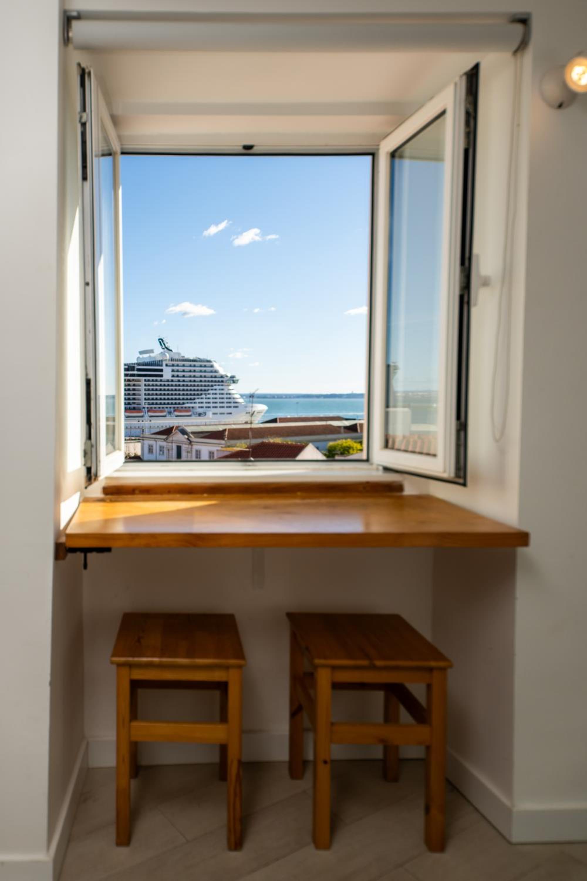 Stunning River View Studio in Historic Alfama