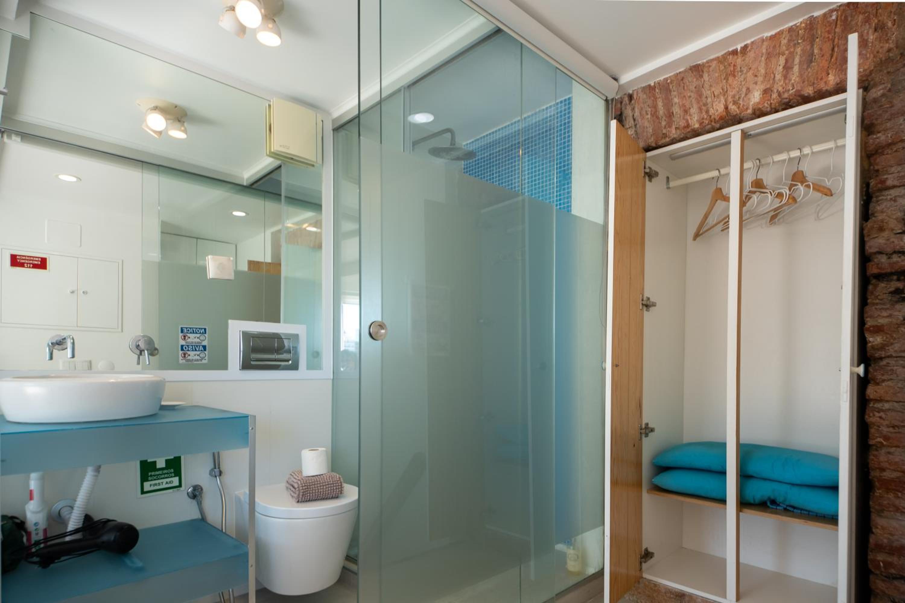 Stunning River View Studio in Historic Alfama