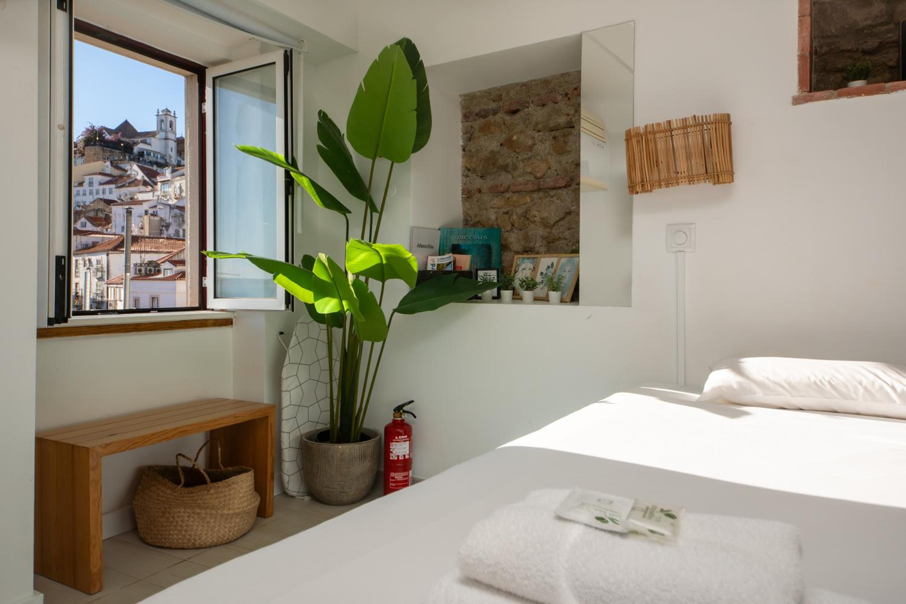 Stunning River View Studio in Historic Alfama