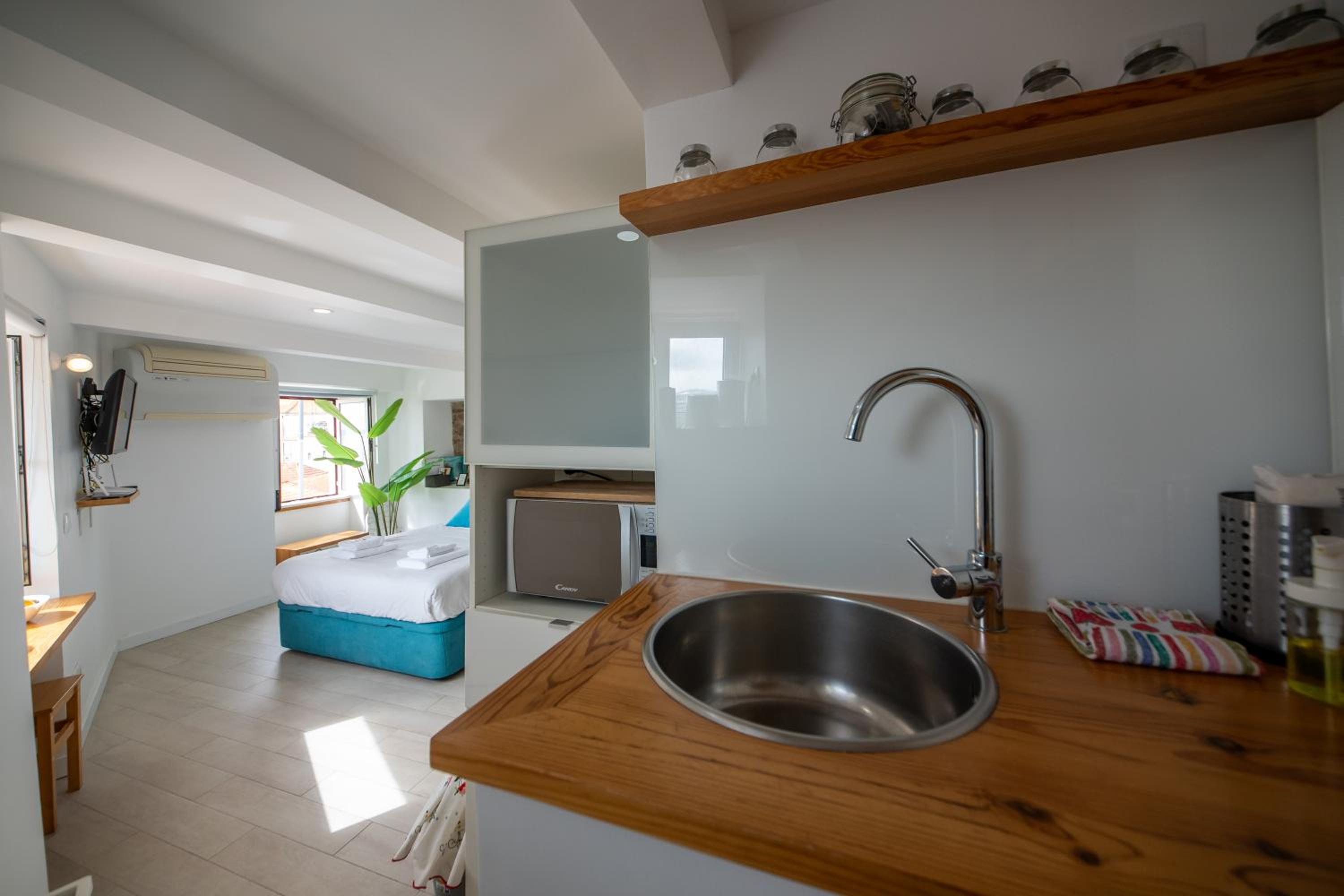 Stunning River View Studio in Historic Alfama