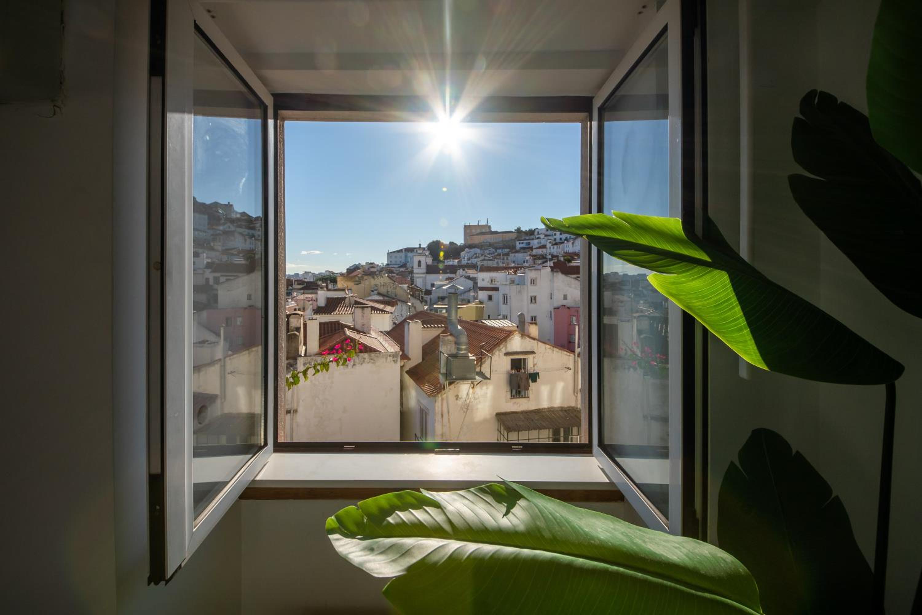 Stunning River View Studio in Historic Alfama