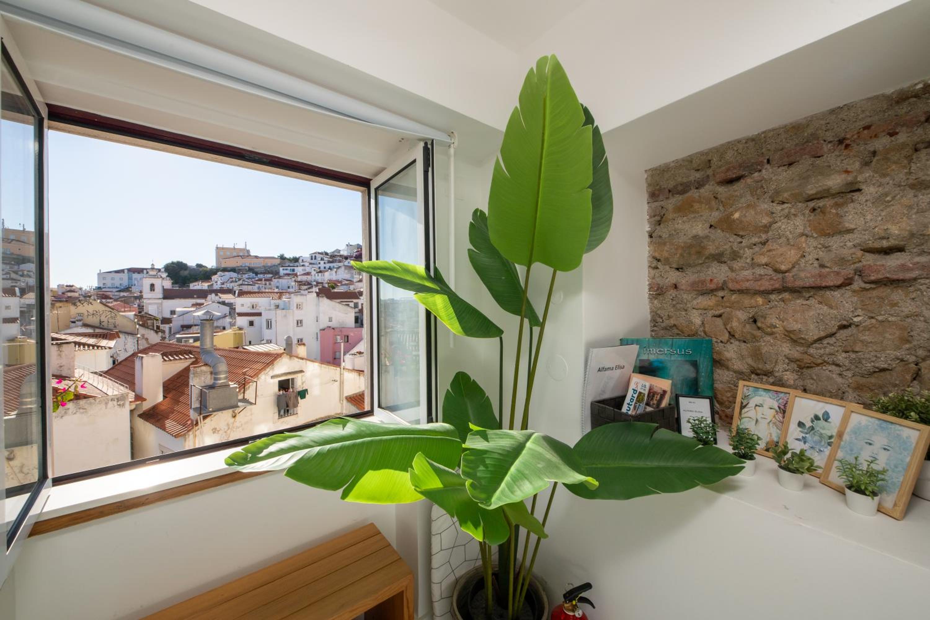 Stunning River View Studio in Historic Alfama